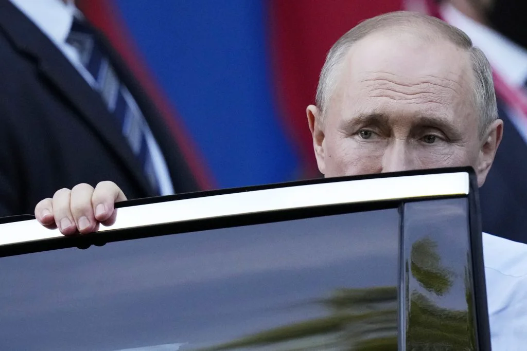 Putin sfidează Ucraina – și America. A introdus ”omuleți verzi” în peninsula strategică