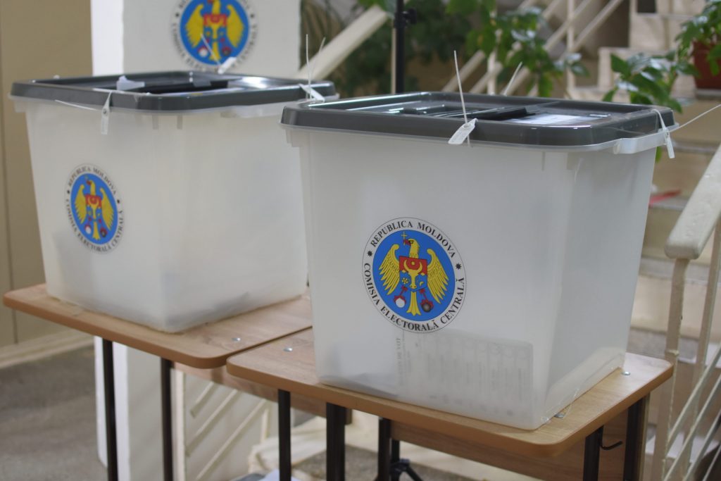 Probleme pentru Dodon. Cu 32 de zile înainte de alegeri, CEC a deschis cele 7 secții de votare în plus