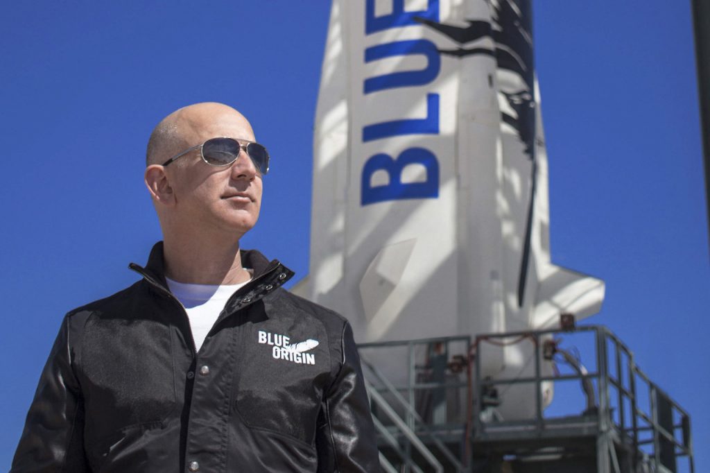 Primul loc pe nava spațială a lui Jeff Bezos a fost adjudecat. Suma năucitoare cu care un ”anonim” plătește un minut de zbor