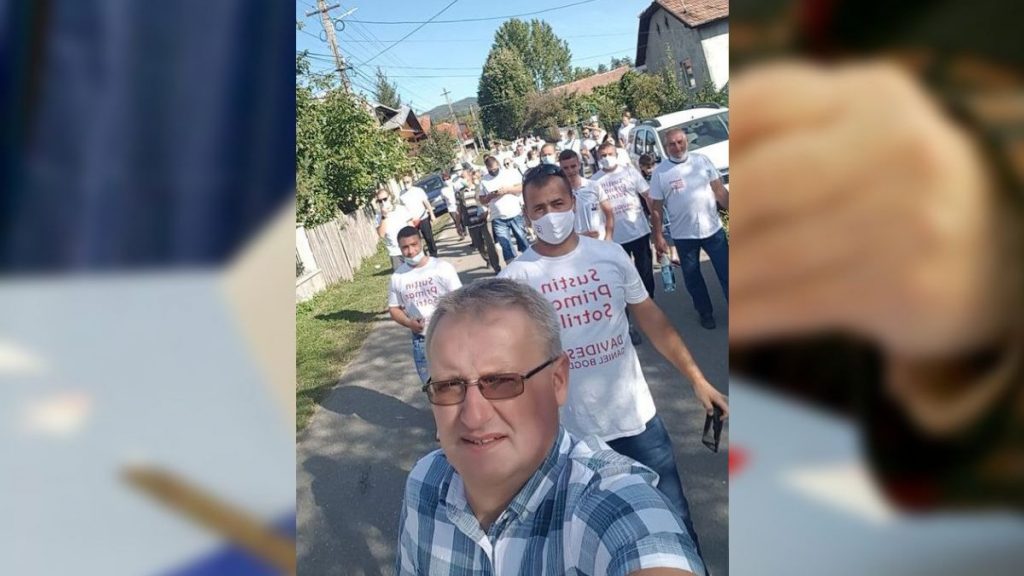 Conflict de proporții în Prahova. Susținătorii primarului condamnat după ce a șantajat o minoră au început să arunce cu injurii și amenințări