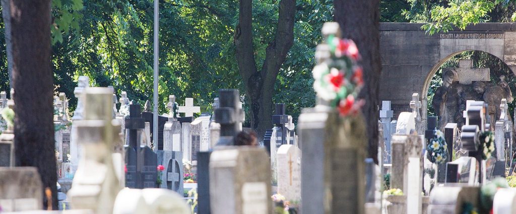 Scenă dureroasă la un cimitir din Cluj-Napoca. A murit pe mormântul soției sale