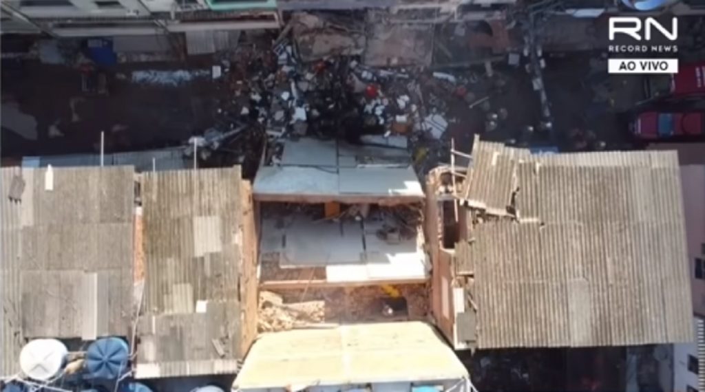 O fetiță de trei ani și tatăl ei au murit în clădirea prabușită în Rio de Janeiro. Mama are răni grave