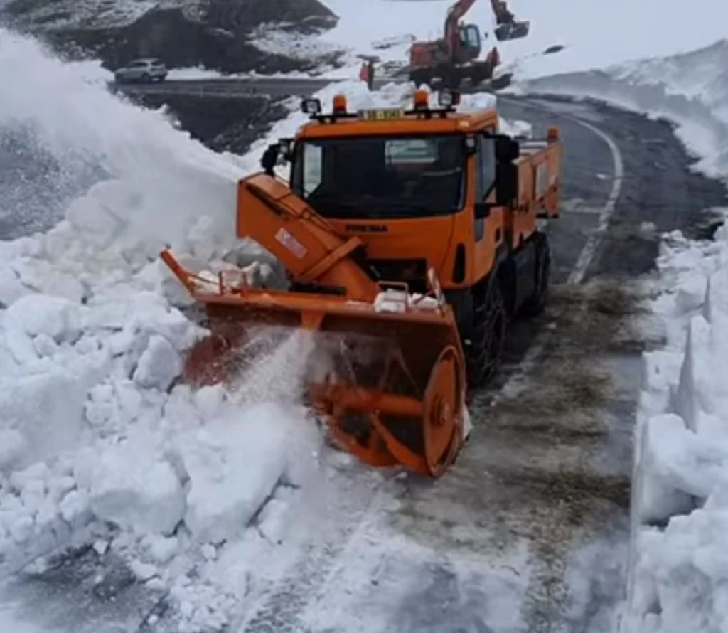 Strat de zăpadă de peste doi metri la Bâlea Lac. Meteorologii anunță pericol  de avalanșe masive