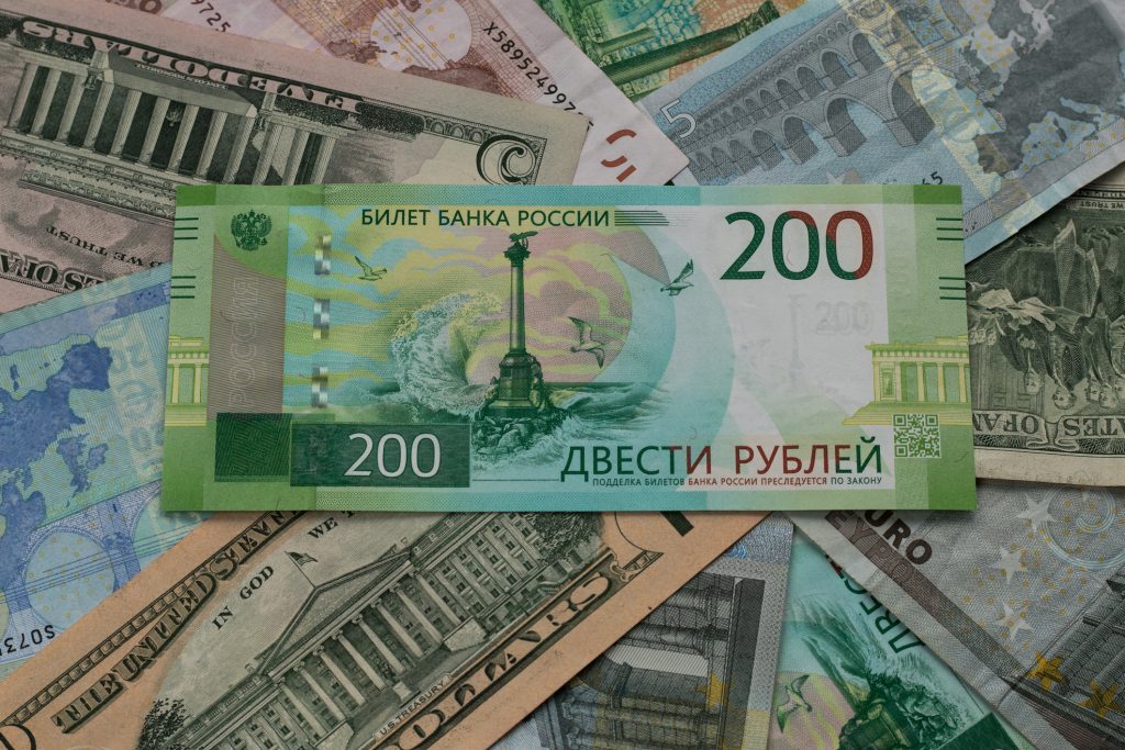 Rusia se pregătește să treacă la Euro. Abandonează dolarul american din cauza restricțiilor