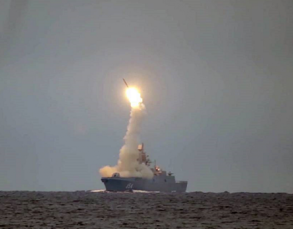 O ţintă de antrenament din Marea Japoniei, lovită de rachetele supersonice rusești