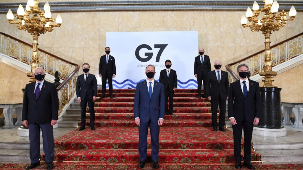 ”Ipocriți”. Petrecere fără respectarea normelor sanitare a liderilor G7. Cum au fost fotografiați de paparazzi