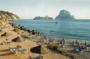 Misterul creaturilor gigant care sperie turiștii și tulbură vacanțele pe o insulă celebră