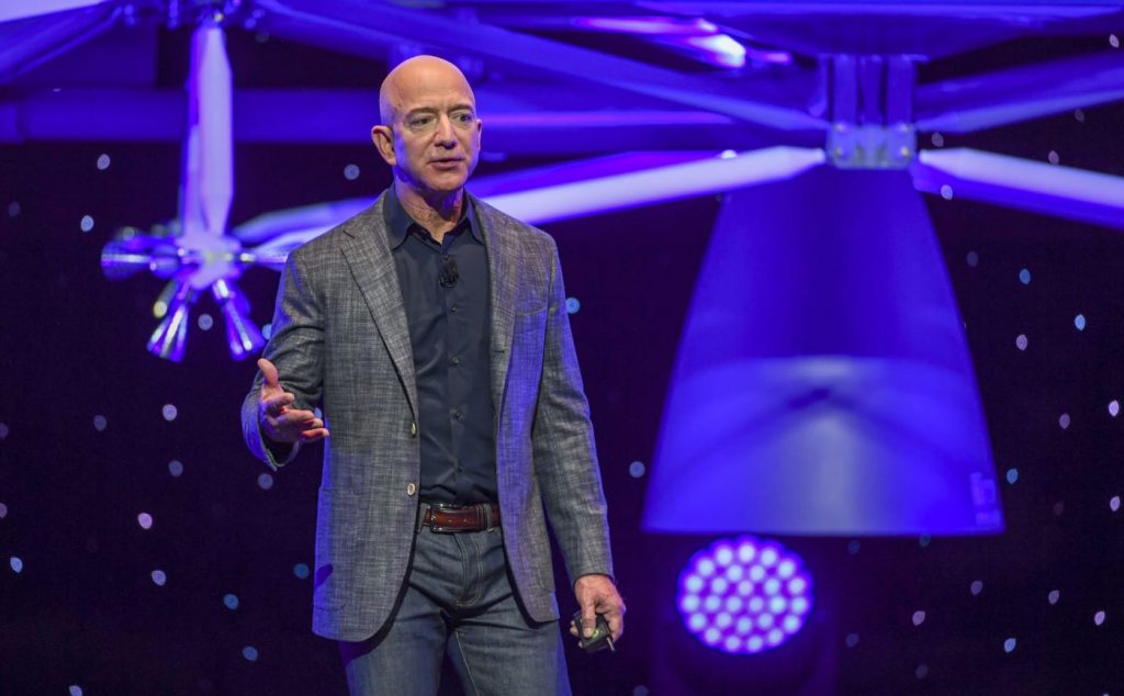 Jeff Bezos a dat iniţial un alt nume companiei sale. Nimeni nu ştie cum a ajuns la Amazon