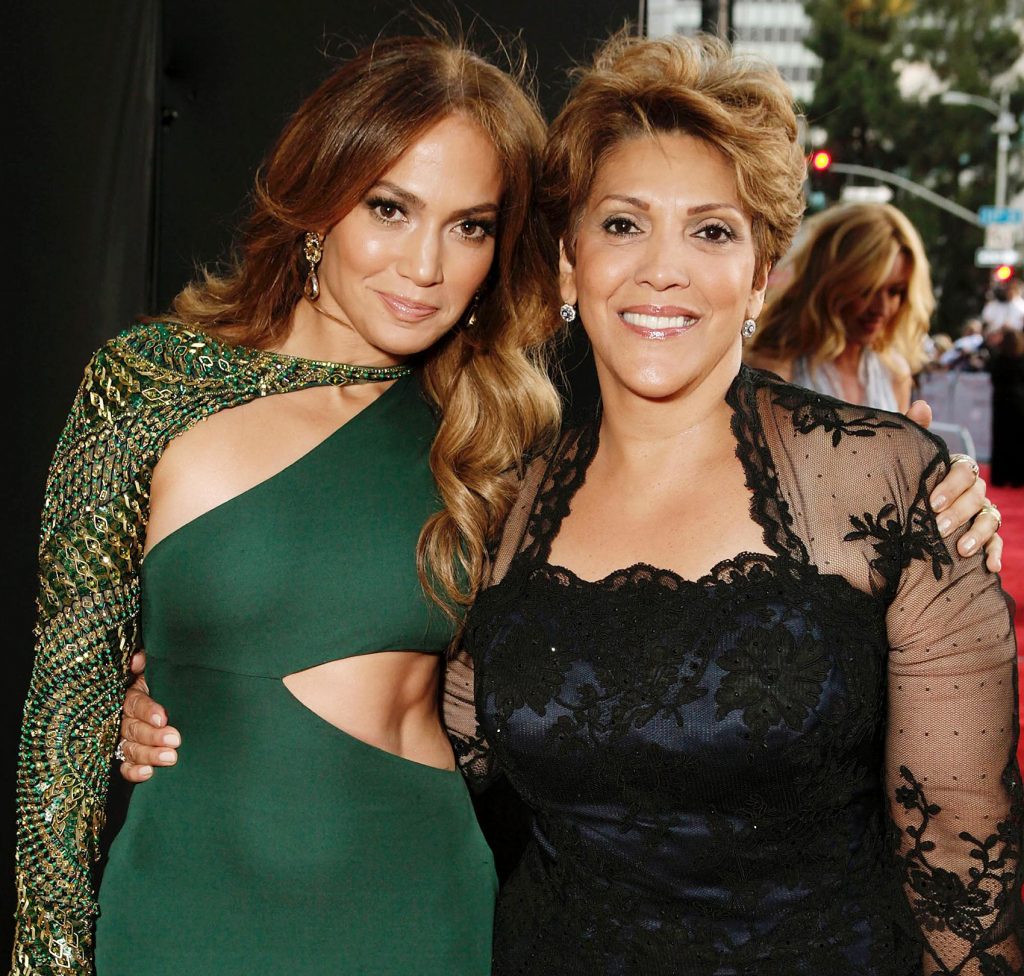 Ben Affleck vrea să intre în grațiile soacrei. A dus-o pe mama lui Jennifer Lopez în locul ei preferat. FOTO