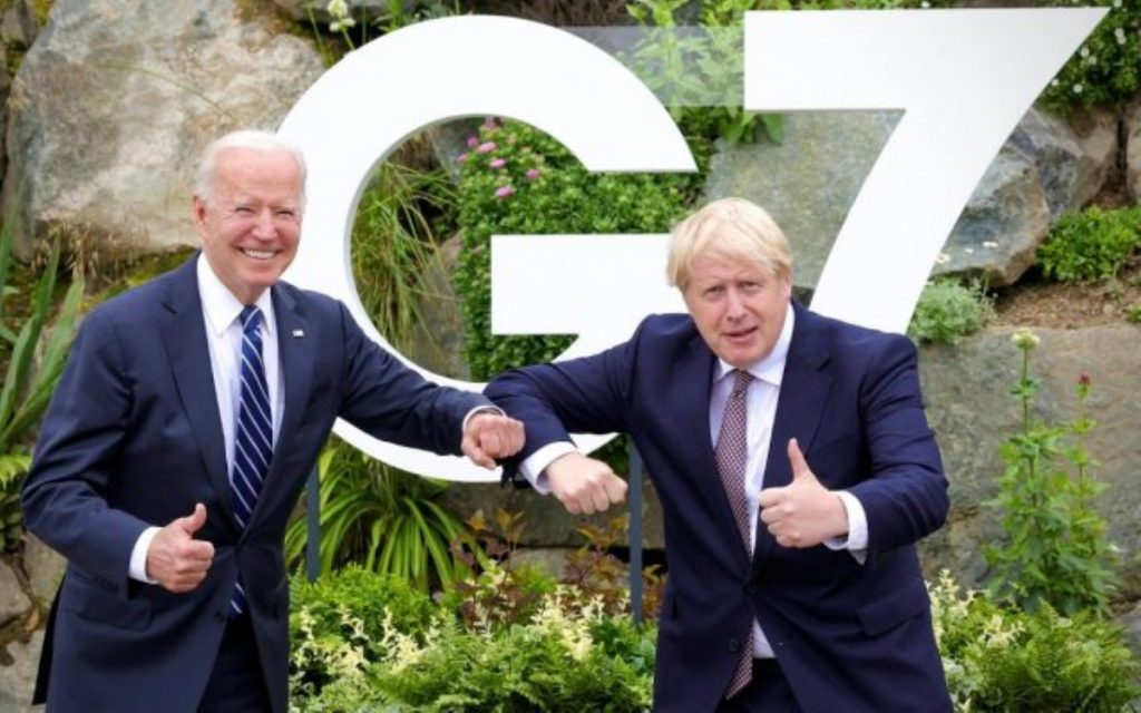 Boris Johnson şi Joe Biden și-au făcut daruri alese cu mare atenție. Care sunt ele