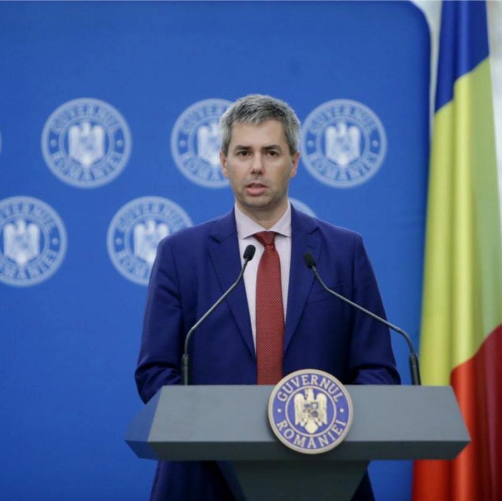 Secretarul de stat, demis la 24 de ore după numire, îi răspunde premierului Florin Cîțu