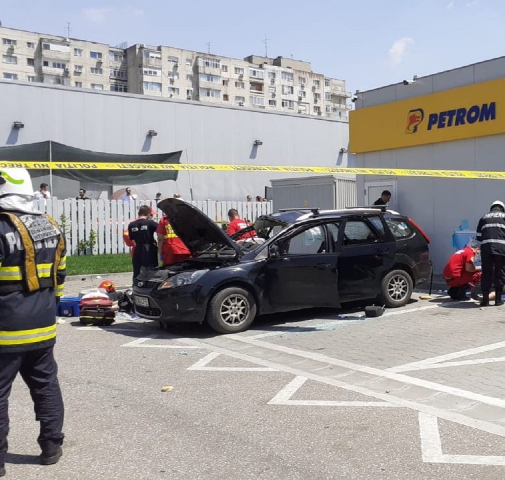 O mașină a explodat în București, din cauza unei butelii. Un bărbat a murit din cauza rănilor suferite