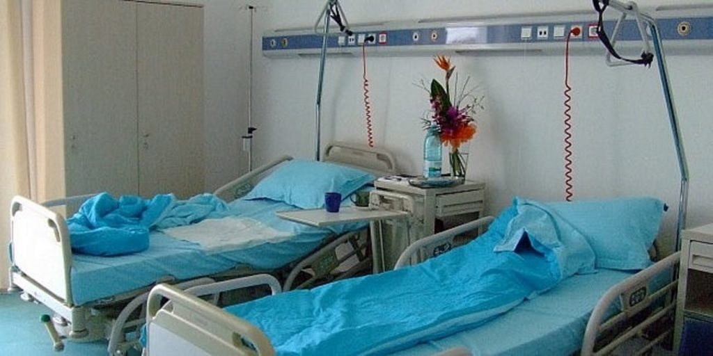 Guvernul plafonează numărul de paturi contractate cu furnizorii privați din Sănătate