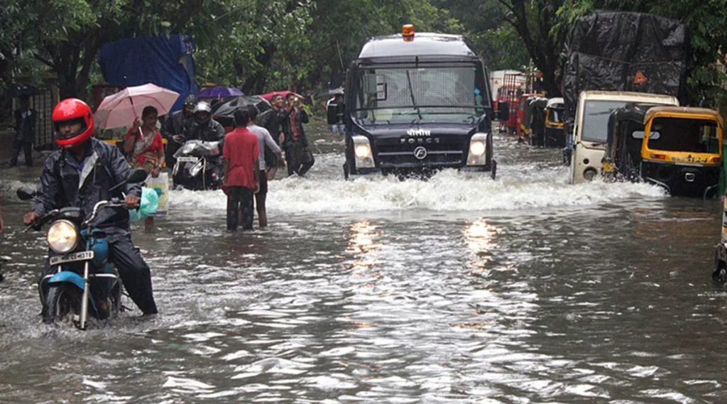 Dezastru în Mumbai. Inundațiile au blocat campania de vaccinare. VIDEO