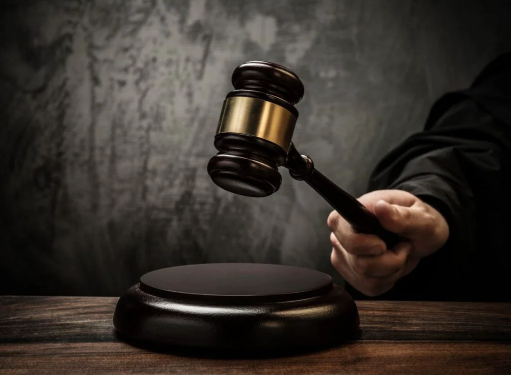 Premieră în justiție. Insulta este considerată infracțiune și se pedepsește cu închisoarea