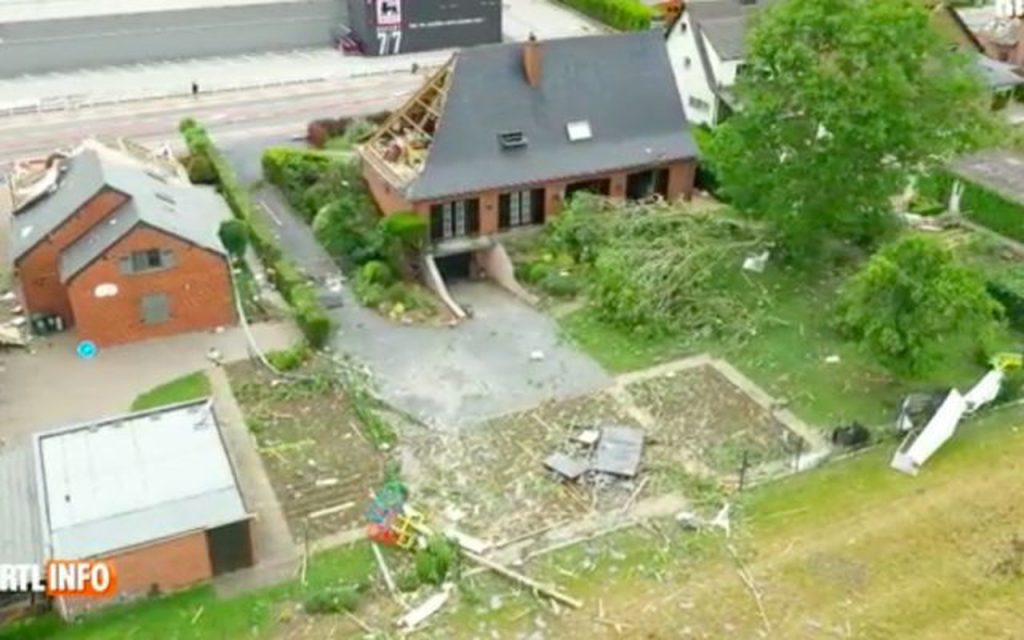 Tornada a făcut ravagii. Zeci de case distruse într-o localitate din Belgia. FOTO