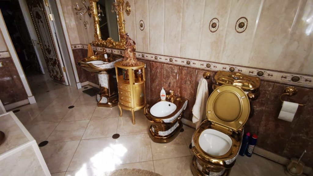 Putin, umilit de un corupt din Poliția Rutieră. I-a dat clasă „Țarului” în ce privește luxul: și-a construit un palat cu toaletă din aur