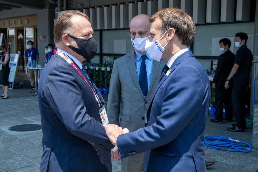 Marius Vizer a avut parte de o vizită neașteptată din partea lui Emmanuel Macron