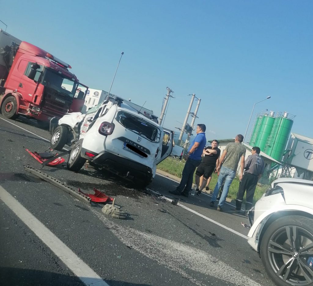 Grav accident de circulație la Sibiu. Patru victime în impactul dintre un SUV și un TIR. VIDEO