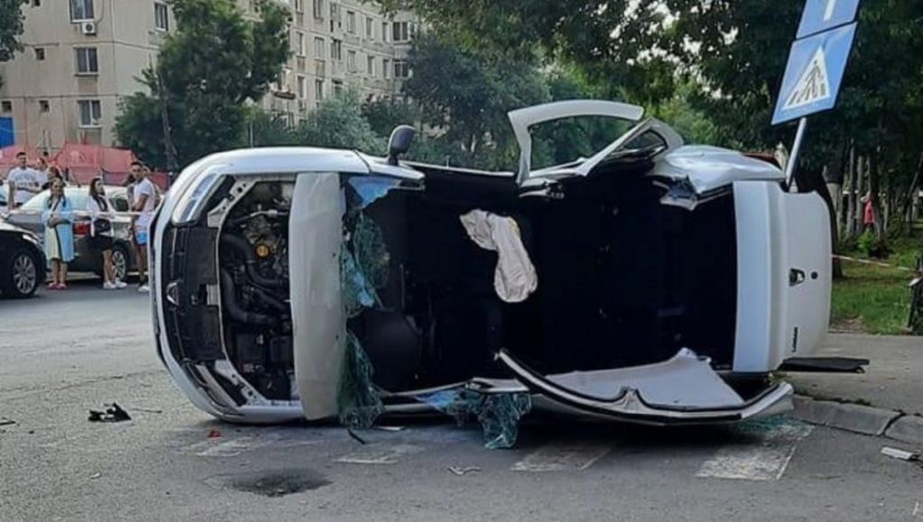 Accident de coșmar în București. Patru persoane au ajuns la spital