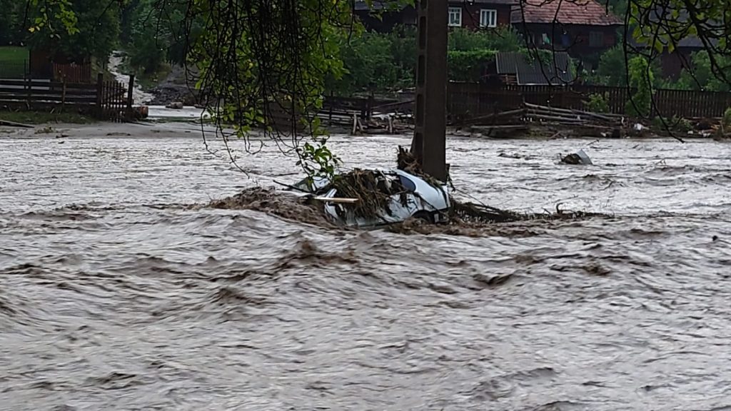 Inundațiile au făcut prăpăd în mai multe localități din România. Imagini ale dezastrului