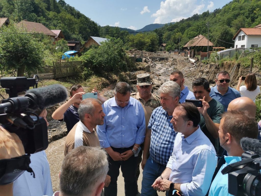 Promisiunile făcute de premierul Florin Cîțu, după ce a văzut dezastrul lăsat în urmă de inundațiile din Alba