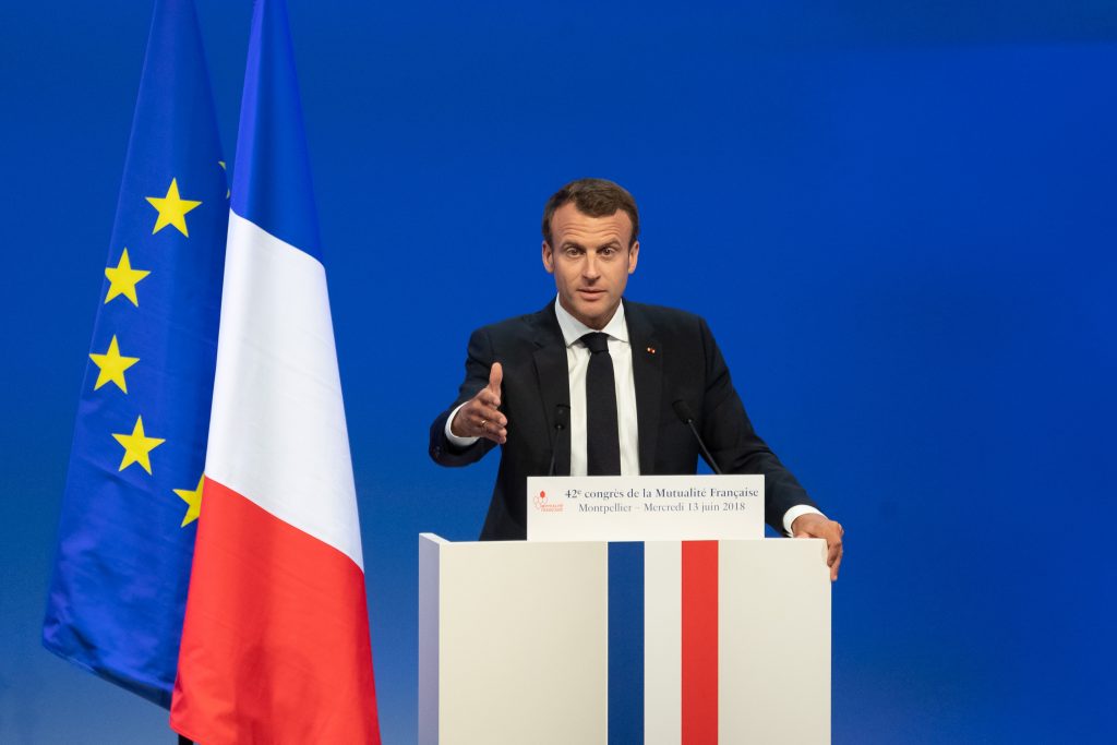 Emmanuel Macron încearcă să liniștească tensiunile diplomatice cu Algeria