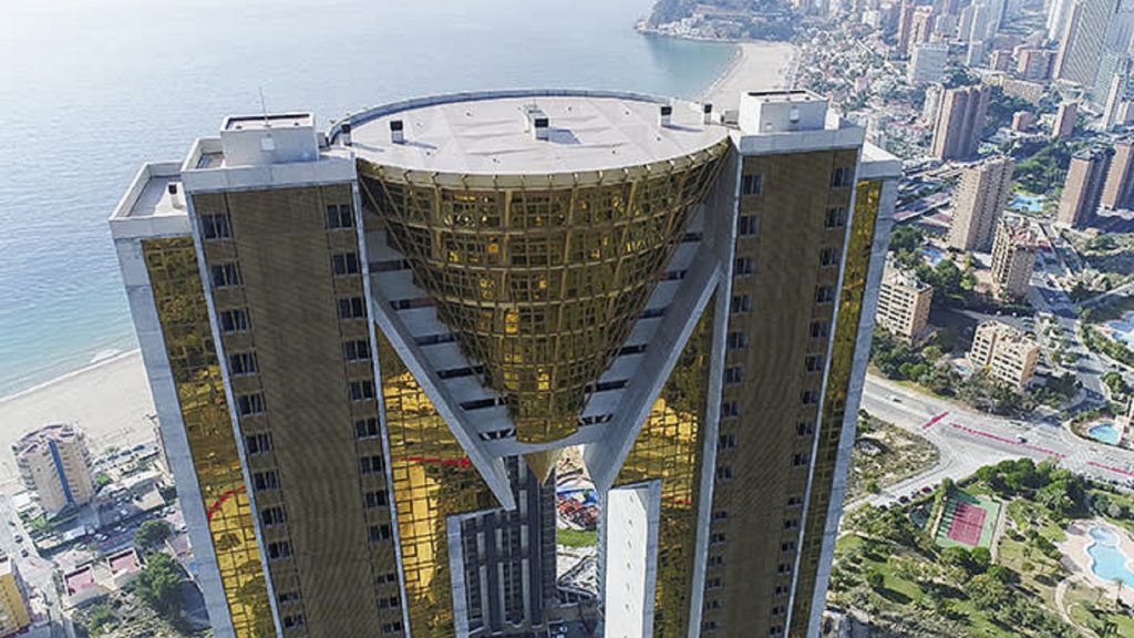 Cum arată un apartament de 2 milioane de euro din cea înaltă clădire de locuințe din UE. Blocul e pe malul mării, priveliștea e năucitoare