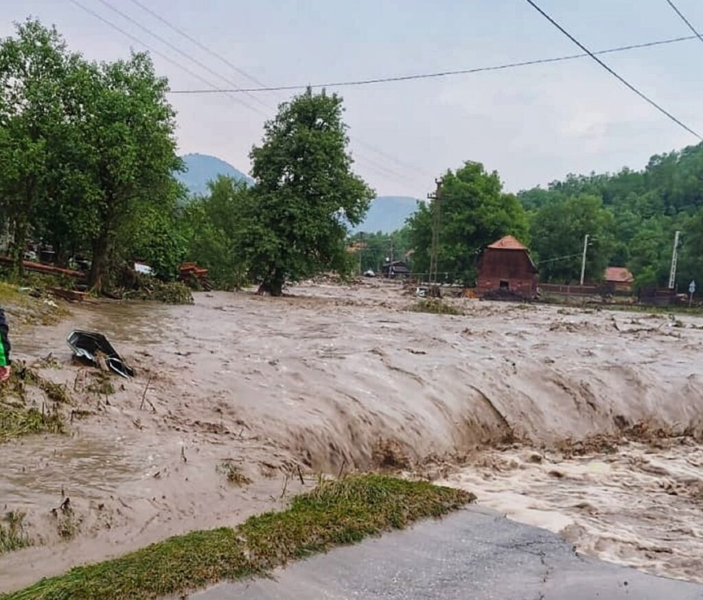Crăciun de coșmar pentru mulți români. Alertă majoră de inundații în mai multe zone. VIDEO