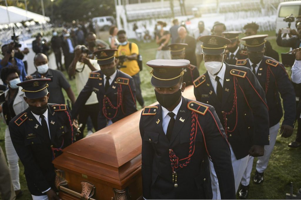 Delegația SUA, atacată cu focuri de armă la funeraliile lui Jovenel Moise VIDEO