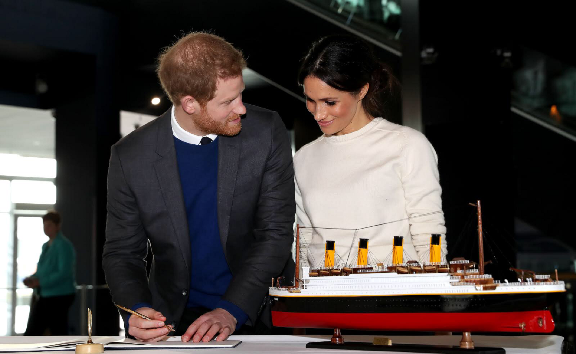 Casa regală, îngrijorată. Netflix lansează serialul controversat cu Harry și Meghan. Totul despre „ce se întâmplă în spatele ușilor închise”. Video