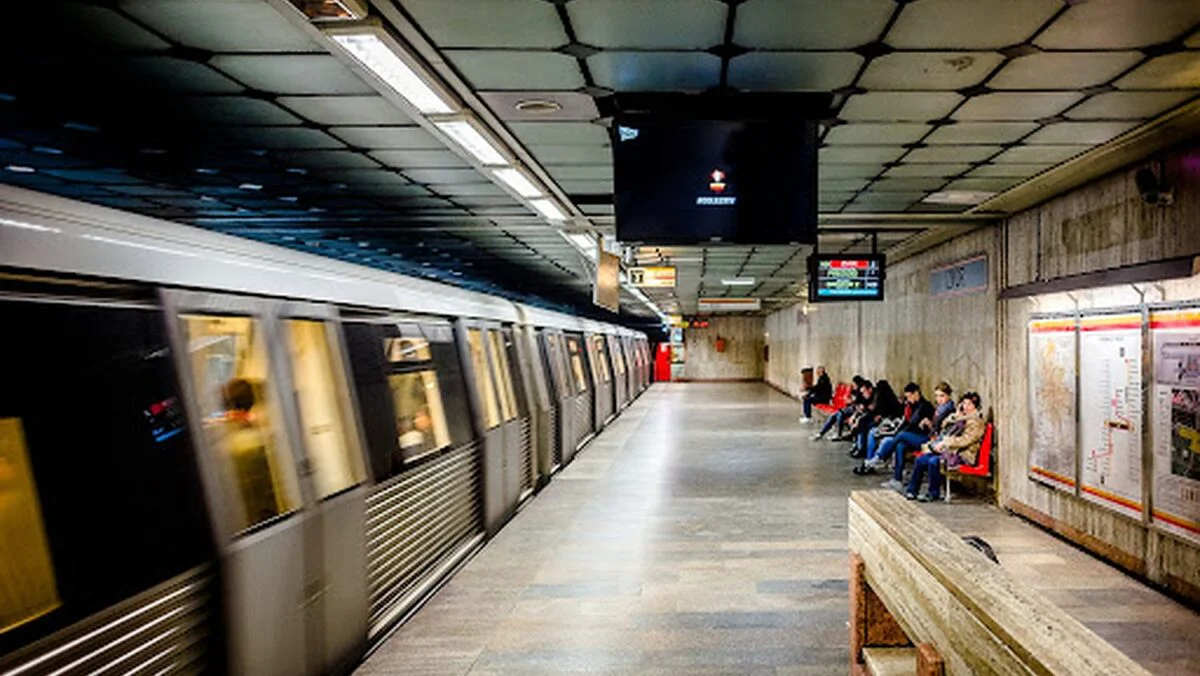 Circulația la metrou a fost blocată. Un echipaj SMURD a intervenit de urgență pentru un călător