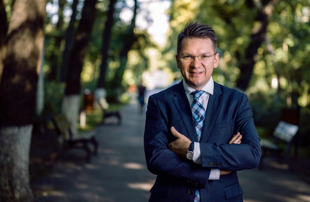 Mihail Neamțu, mesaj pentru Cioloș și Barna: Lăsați-ne-n durerea noastră. Scutiți-ne de rețetele aiuristice ale îndoctrinării pink