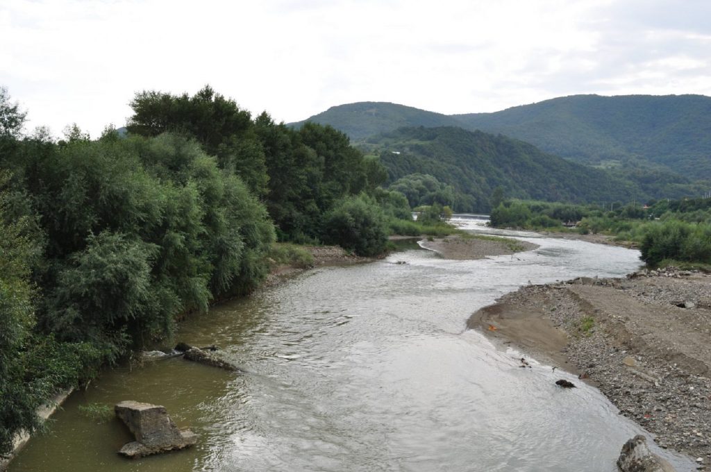 Tragedie pe râul Mureș. Un bărbat s-a înecat, iar fiul său de 12 ani este în continuare căutat
