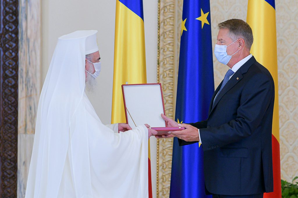 Patriarhul BOR, Daniel, a fost decorat de Klaus Iohannis. Aprecierile preşedintelui