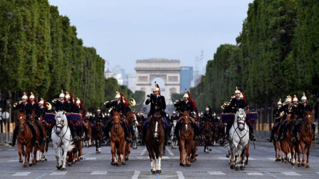 Ziua Franței. Paradă și artificii pe Champs-Élysées. Evenimente anulate în multe orașe din Hexagon. VIDEO