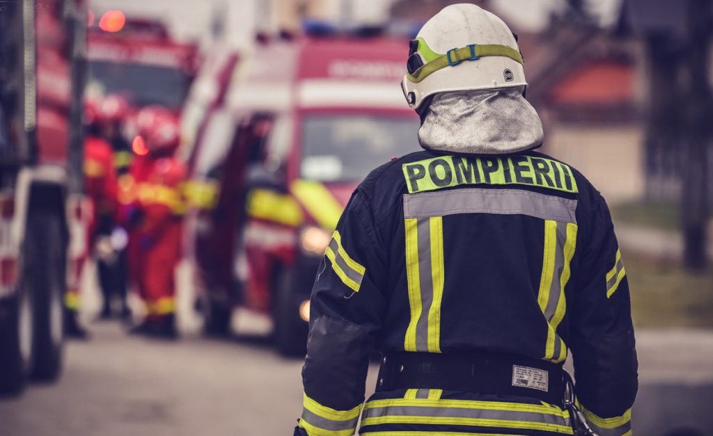 Incendiu puternic în București. 10 oameni au fost răniți și au ajuns la spital. 5 sunt intubați
