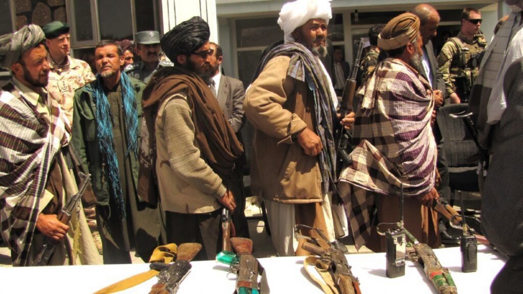 Talibanii nu pot fi opriți. Au cucerit și Kandaharul, al doilea oraș ca mărime al Afganistanului
