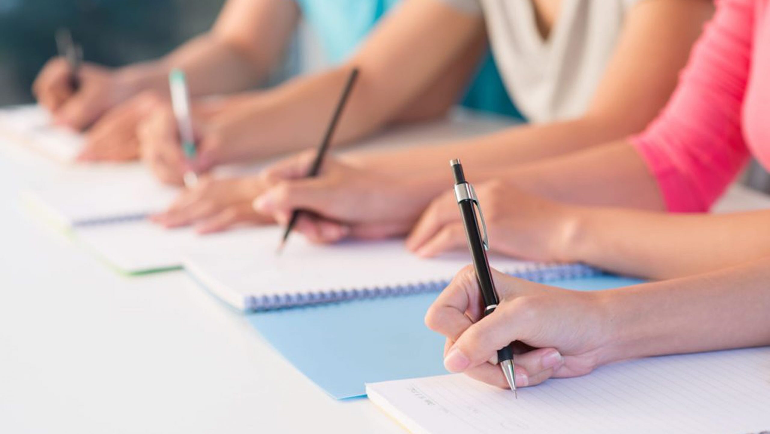 Bătaie pe posturile de profesori, după majorările de salarii