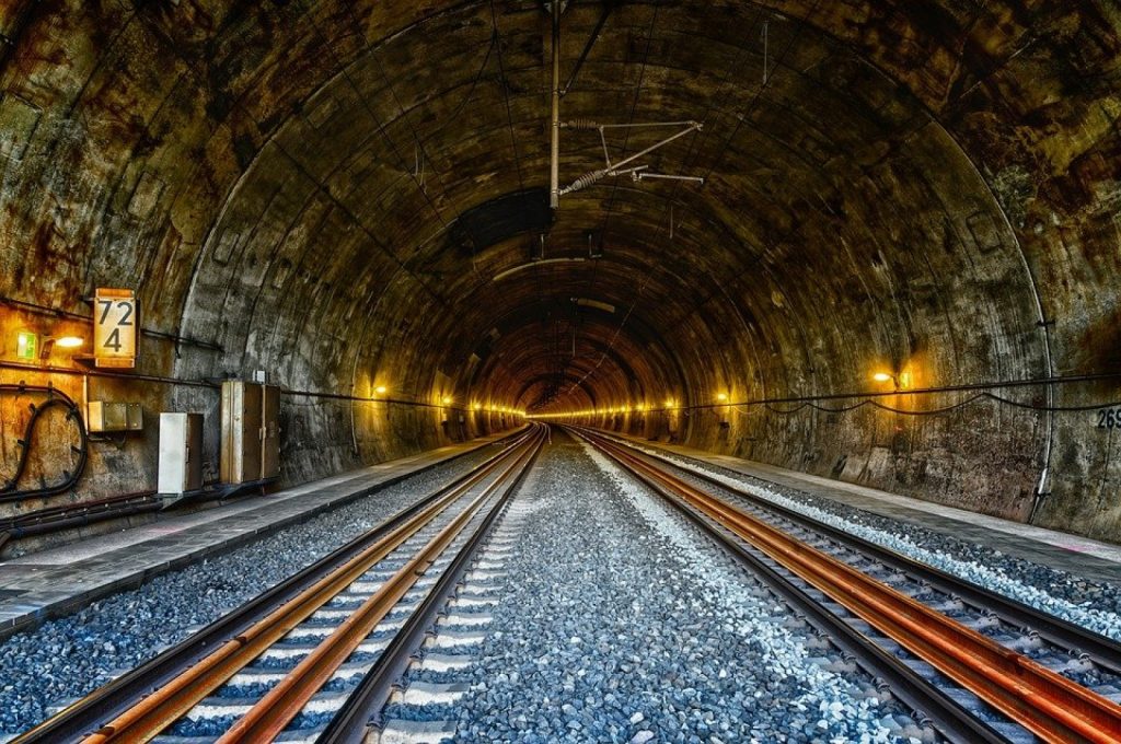 Românii se sufocă în trenuri, bulgarii fac supertunel care leagă capitala de litoral