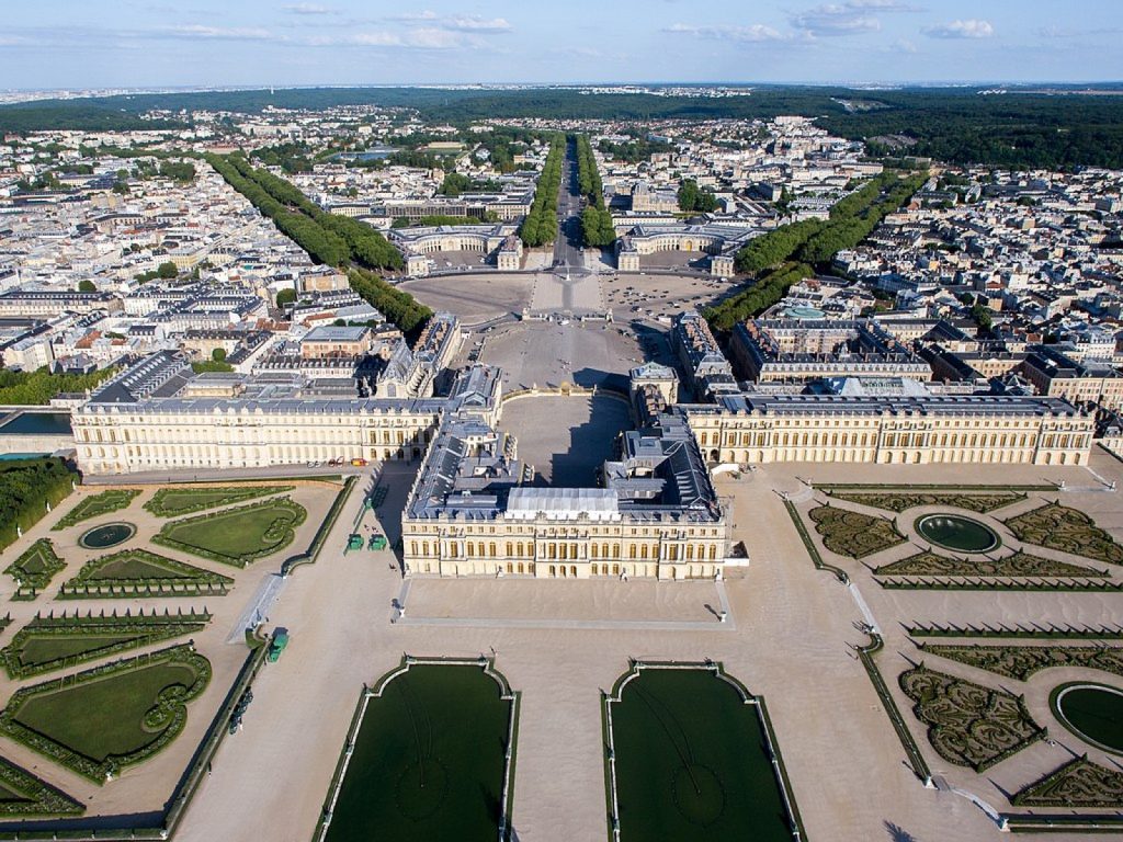 Palatul Versailles, poveștile murdare din spatele strălucirii. Obiceiurile dezgustătoare ale nobililor francezi, care nu se jenau nici de Regină!