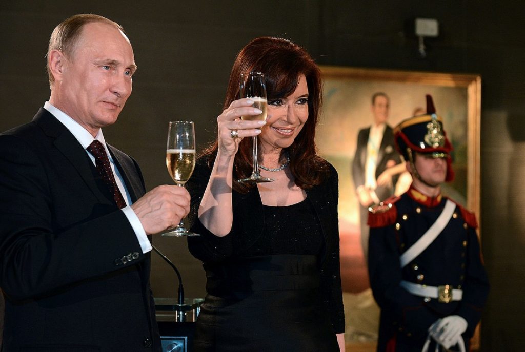 Fosta vicepreședintă a Argentinei, Cristina Kirchner, condamnată la 6 ani de închisoare pentru fraudă