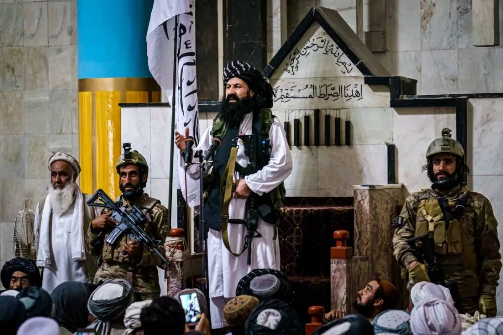 Începe vânătoarea în Afganistan. 5 milioane de dolari recompensă pe capul talibanului care s-a proclamat șef al securității din Kabul
