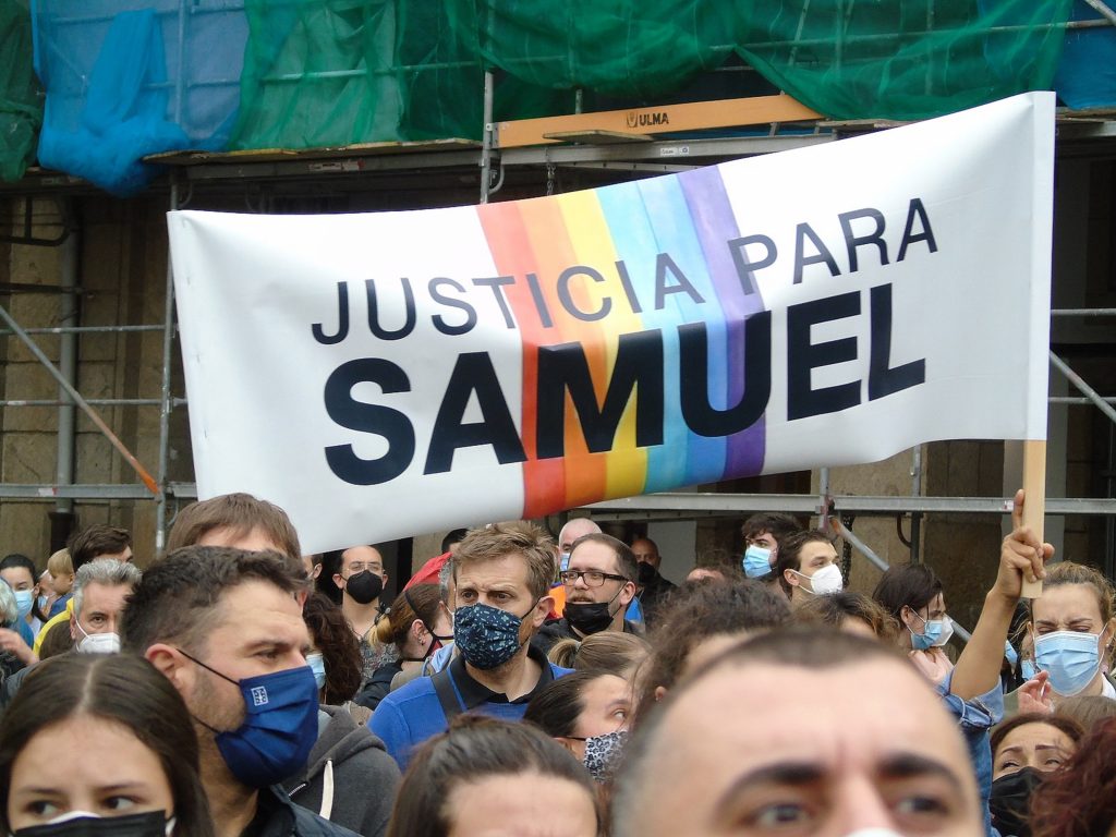 Umințe greu de imaginat pentru un homosexual din Spania. A fost agresat în plină stradă