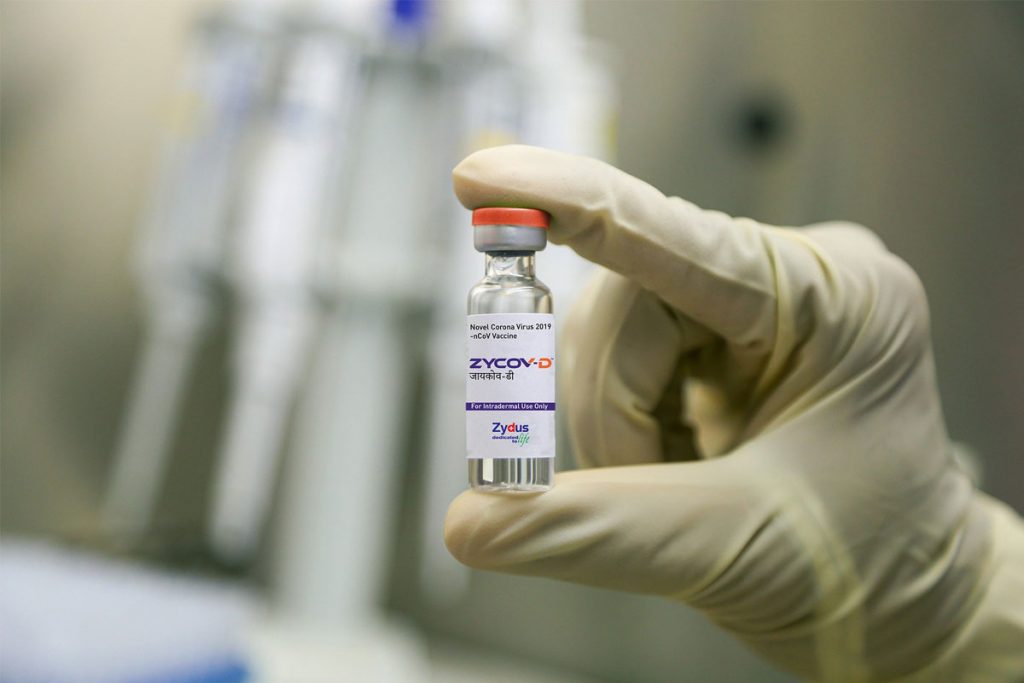 S-a aprobat primul vaccin anti-COVID din lume bazat pe ADN. Administrat în trei doze, fără ac