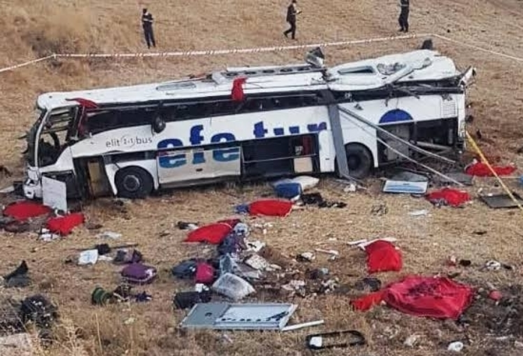 Tragedie pe o autostradă din Turcia. S-a răsturnat un atutocar, sunt 14 morți