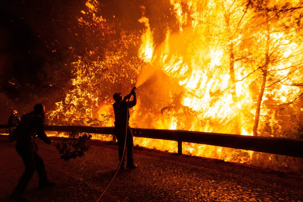 Incendiile devastează iar Grecia. Apocalipsa s-a dezlănțuit în doar două ore la Attica: „Salvați-ne”. VIDEO