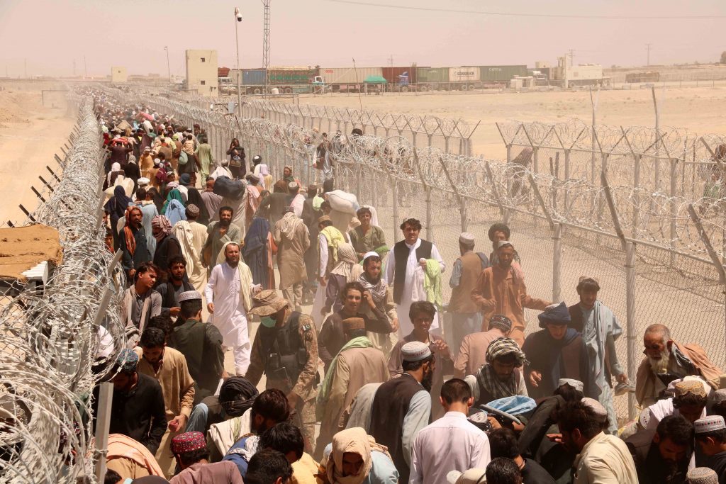 UE trebuie să asigure evacuarea refugiaților afgani. Soluția propusă de un oficial de la Bruxelles
