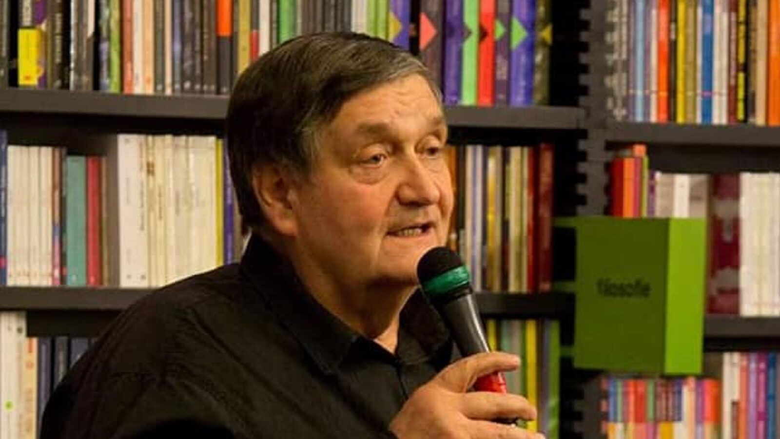 Alex Ștefănescu
