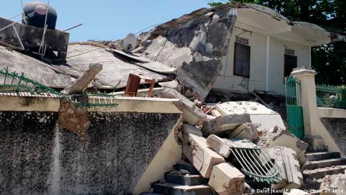 cladire daramata, dupa cutremurul din haiti